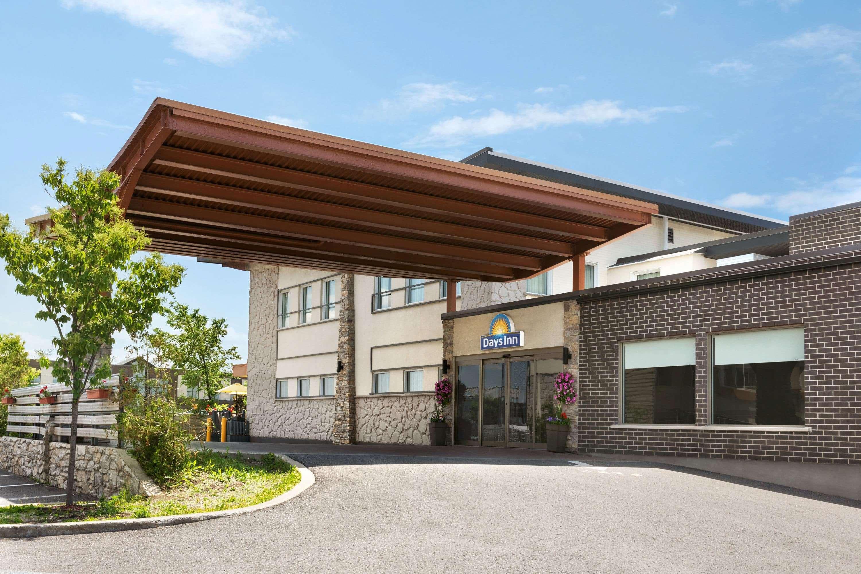 Days Inn By Wyndham Montreal East Exterior foto